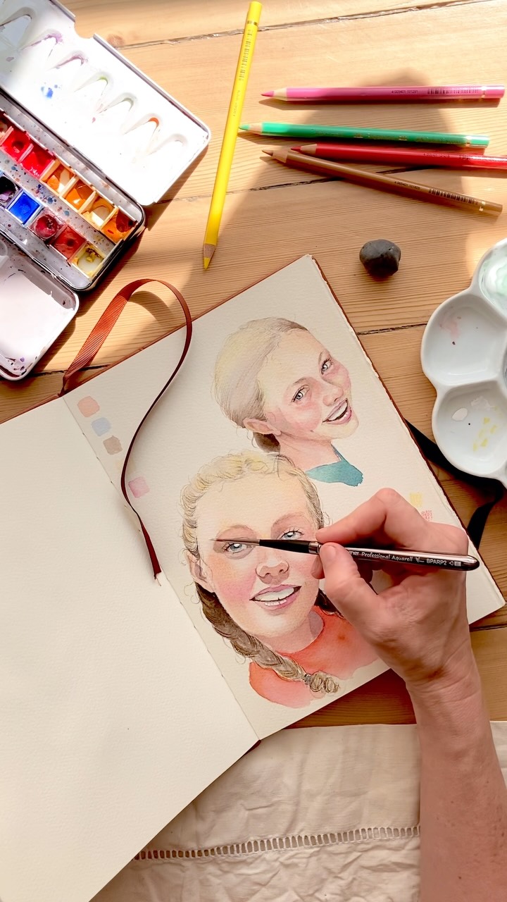 Les touches d’encre blanches pour terminer : mon petits plaisir 🤍

J’ai testé la gouache @lefrancbourgeoisofficiel et depuis peu l’encre acrylique @boesnerfrance qui a l’avantage d’être déjà liquide et bien opaque. 

#portraitaquarelle #100headschallenge #carnetdecroquis
