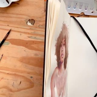 55/100 : Mon carnet de croquis se remplit de portraits

Pas tous réussis mais même ratés ils peuvent avoir leur charme.

Et chaque page est sensée m’apprendre quelque chose…pas toujours évident 🤔

 #portraitaquarelle #watercolorportrait #carnetdecroquis #sketchbookpages #sketchbookideas