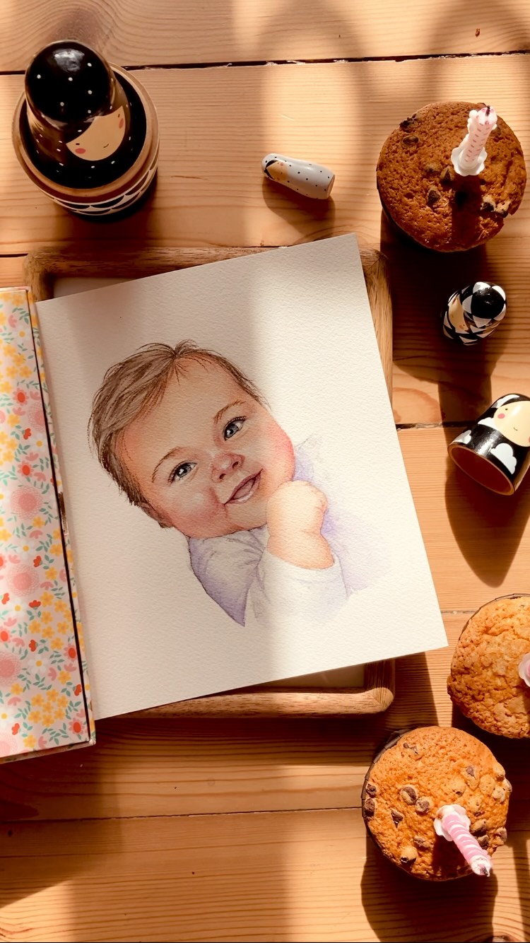 Challenge Inktober jour 3 je suis là !

Le mot du jour est « miniature  » 

Mon petit plaisir : peindre les bébés. C’est une demande que j’ai assez souvent pour vos souvenirs de famille, un cadeau ou un faire-part . J’adore ces petits portraits tendres 🤍

Ici cette petite bouille  me sert à illustrer « Miniature » le mot du jour.

Vous ne connaissez pas ce challenge ? Facile : pendant tout le mois d’octobre, 1 jour = 1 mot = 1 dessin a l’encre (pour moi ce sera 1 portrait à l’aquarelle, ma spécialité 😁)