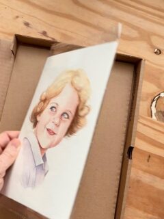 MINI PORTRAIT 

C’est très rare que l’on me commande un mini portrait mais c’est si chou 

J’en ai beaucoup fait cette année mais en tellement plus simple en live drawing donc rien à voir avec le temps passé ici.

J’aime prendre mon temps pour finir un visage et m’attacher à la ressemblance. Merci Zoe pour votre confiance sur cette jolie commande ✨

Papier @winsorandnewton format A5 en coton
300g