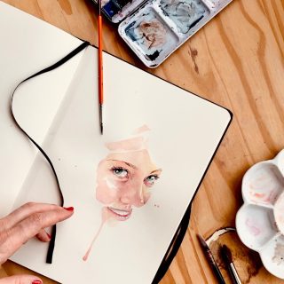 J’appuie sur pause 
Ça y est les vacances commencent pour moi ☀️⛱️🕶️
#portraitaquarelle #watercolorpainting #watercolorportrait #portraitpainting #sketchbookdrawing