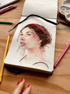 Levée tôt 
Alors je vous présente dès maintenant ma page de carnet du jour

Un portrait ambiance Bridgerton (non non je n’ai encore regardé cette saison donc pas de spoil 😅)

Belle journee 🌸

#sketchbookdrawings✏️ 
#watercoloroftheday #portraitoftheday #100headschallenge