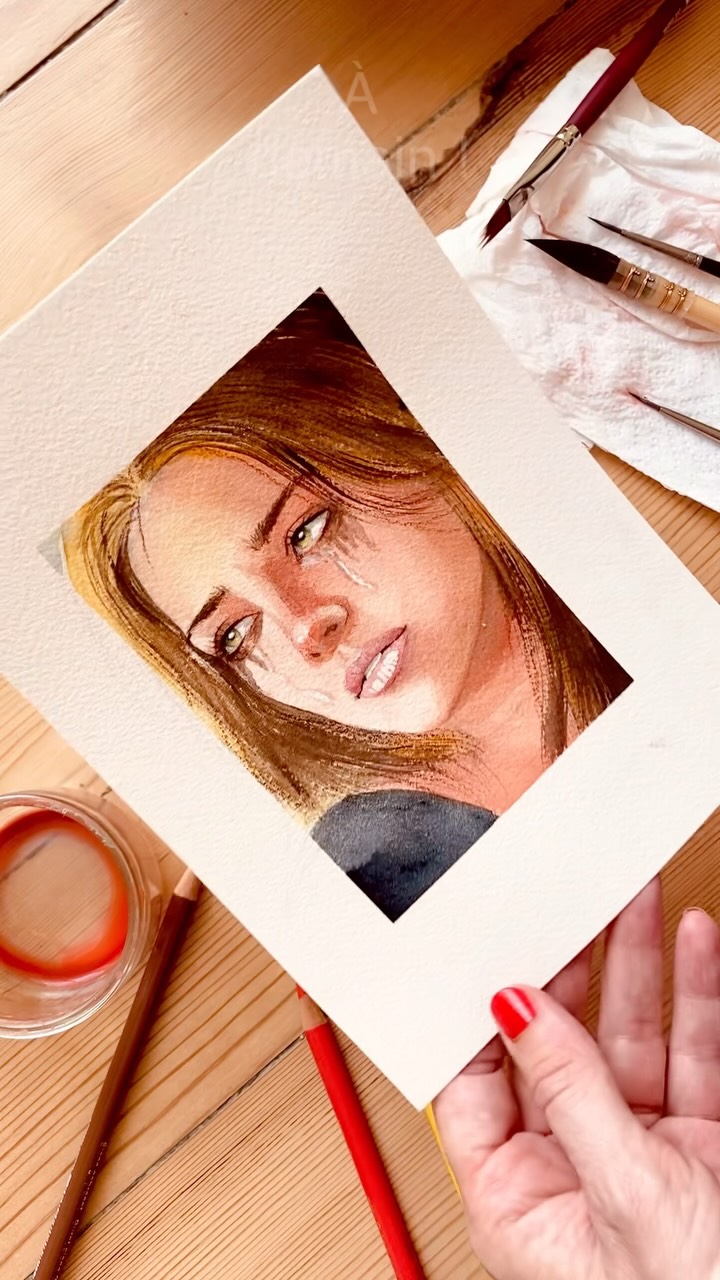 Jour 5 du challenge inktober avec le mot « claque  » 

Je n’aime pas ce mot et c’est sûrement pour cela que je suis si en retard aujourd’hui…

En plus j’ai pris un modèle sur Pinterest qui est sûrement une photo IA. Grrr ces modèles non réels ne me réussissent pas. 
Il leur manque toutes les aspérités, les asymétries et autres petits défauts (qui n’en sont pas) des vrais visages. 

Tiens ça me fait penser qu’il faudrait que je vous parle de toutes ces petites choses que j’adore sur les visages que je dessine et que très souvent les clients prennent pour des  « défauts » .
Ce sont souvent des « complexes » que j’adore dessiner alors qu’on me demande souvent de les gommer. Vous devinez lesquels ?